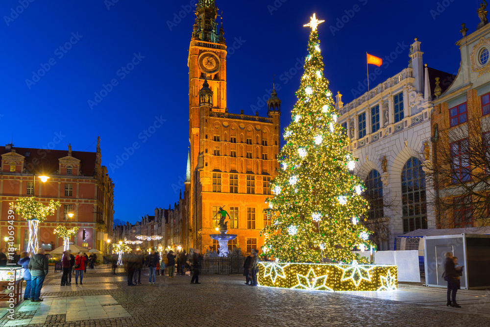 Fototapeta premium Beautiful Christmas tree in old town of Gdansk, Poland