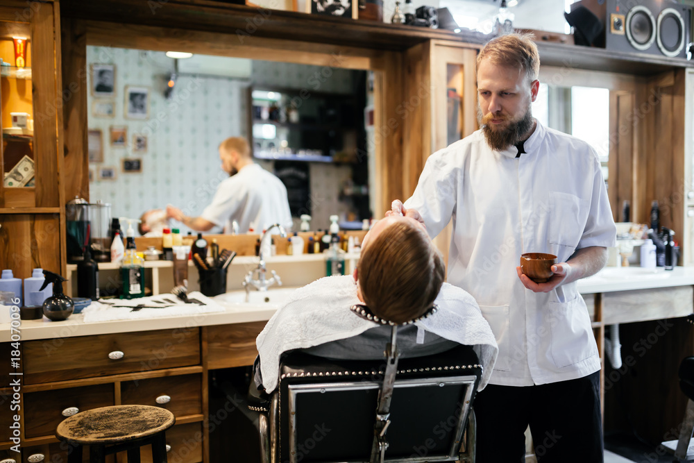 Obraz premium Retro shaving with foam