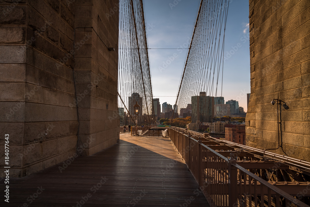 Fototapeta premium View from the Brooklyn Bridge at Sunrise