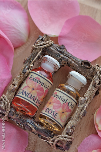 Obraz na płótnie Bottles of Rose Essence with Petals w salonie