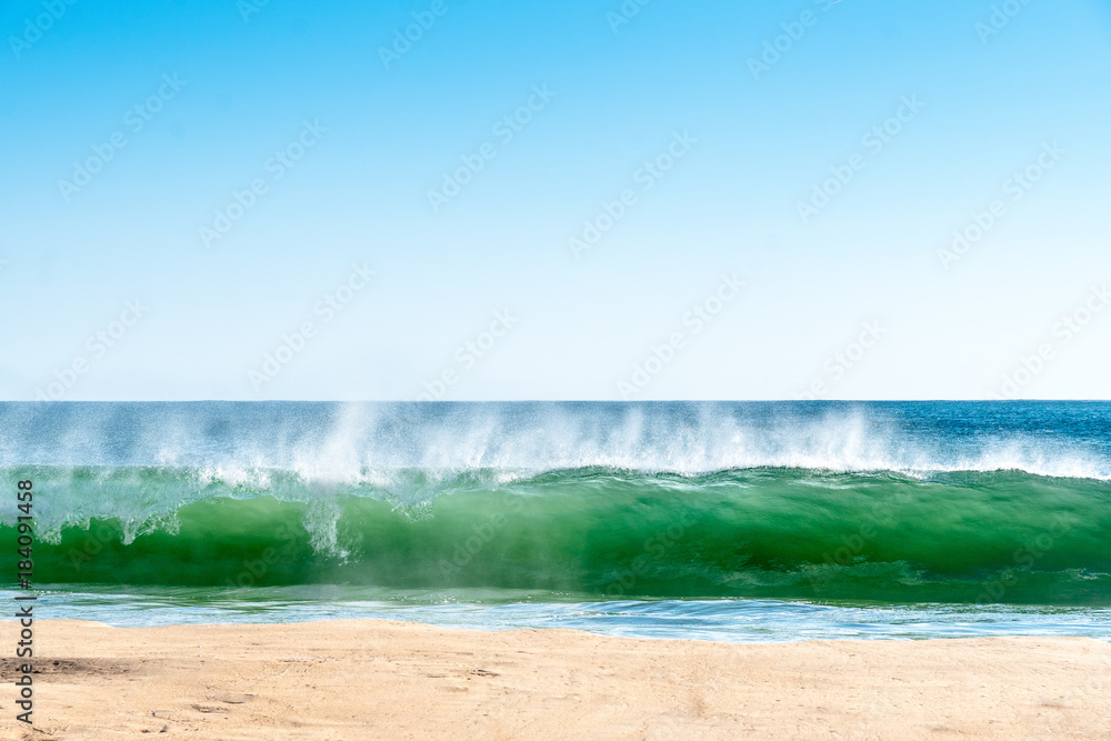 brechende Welle am Strand
