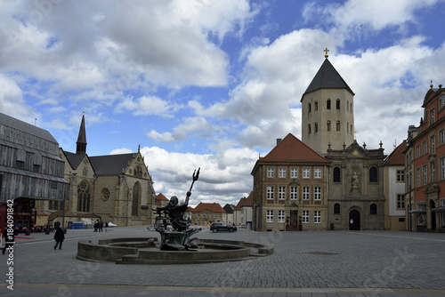 Gaukirche in Paderborn, Domplatz mit Neptunbrunnen, Gaukirche in Paderborn, Cathedral Square with Neptune Fountain