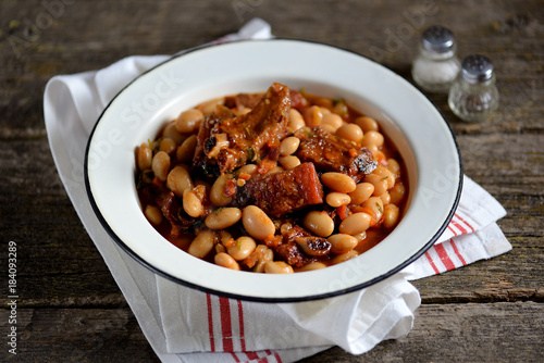 White beans stewed with smoked ribs, onions, carrots, garlic, red paprika, tomatoes and parsley.
