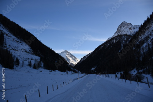 Winter, Hohe Tauern, Alpenhauptkamm, Schnee, Gipfel, Felbertauern, Matreier Tauernhaus, Advent, Weihnachten, Neuschnee, Straße  photo