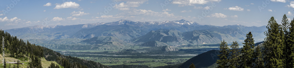 Fototapeta premium Jackson's Hole Wyoming from Teton Pass