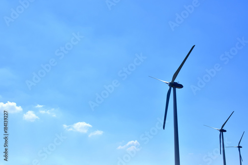 風力発電の風車 青空