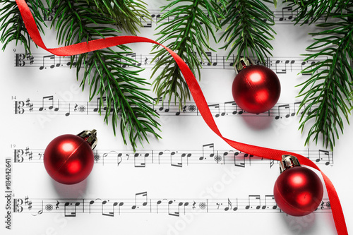 Canvastavla Christmas balls and tree