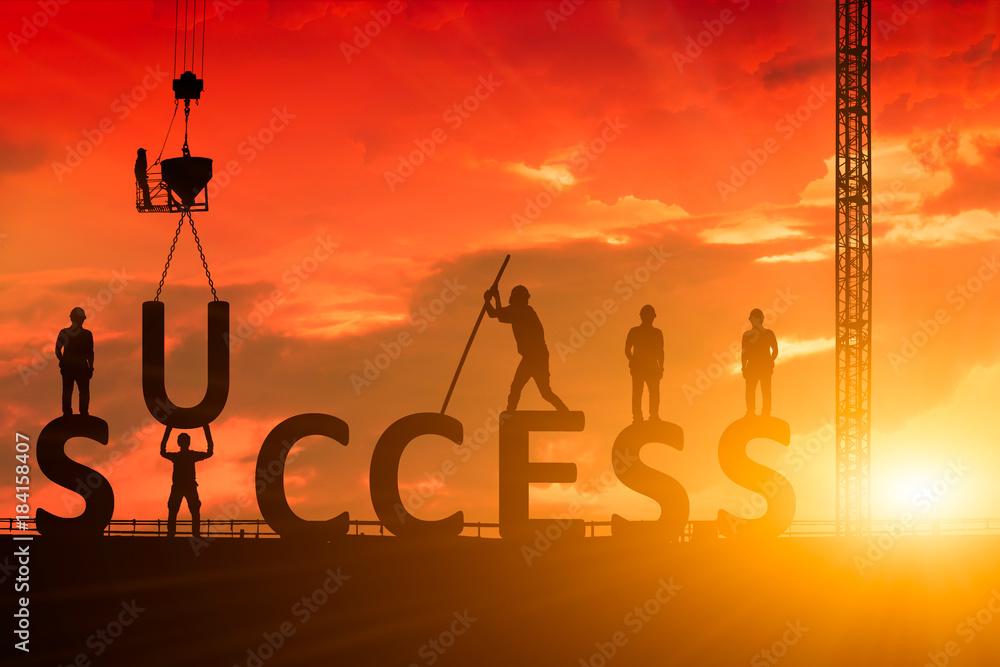 Φωτογραφία Silhouette of the success of the construction worker, the concept of success of the work is tired than to accomplish it, which has been difficult