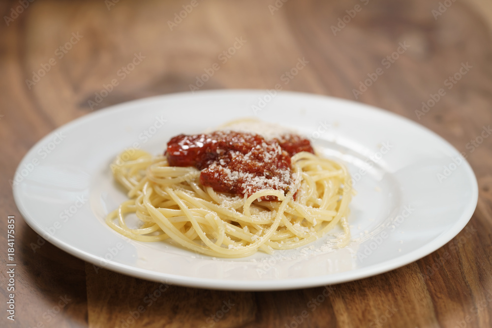 spaghetti bolognese on white plate on wood table