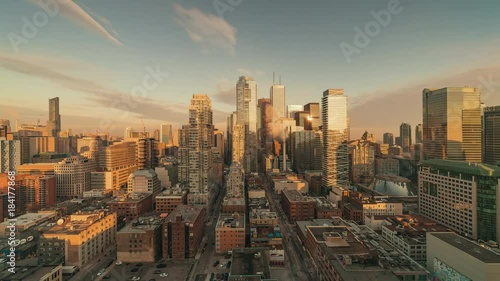 Wallpaper Mural Toronto, ON, Canada - 4K Timelapse clip of Canada's largest from Day to Night Torontodigital.ca