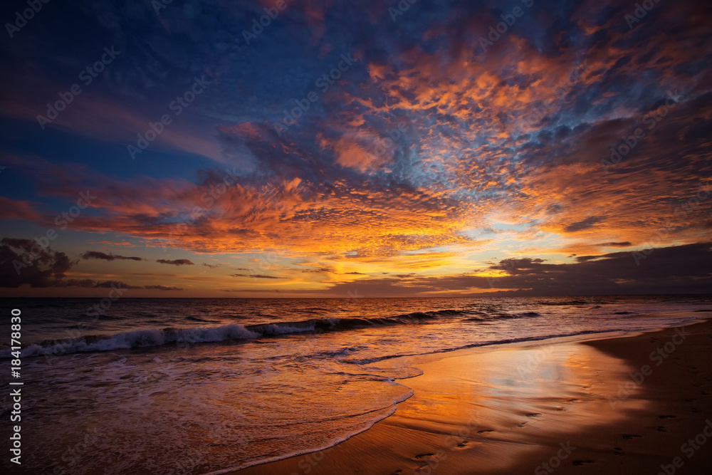 Scenic view at the ocean at the tropical coast of Sri Lanka