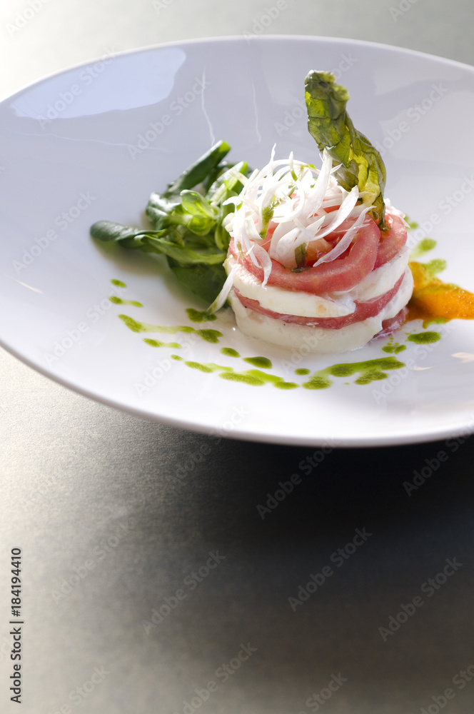 Ensalada de tomate y mozarella Ensalada de tomate y mozarella