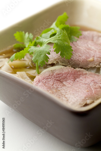 sopa tailandes Kuai tiao neau con carne  photo