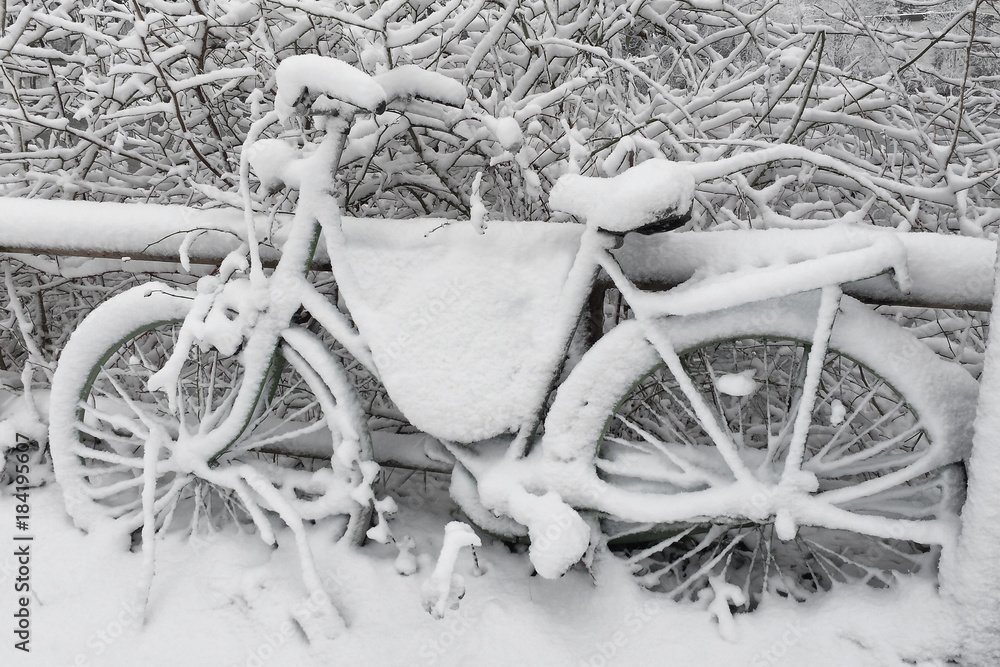 Fahrrad im Schnee - obrazy, fototapety, plakaty 