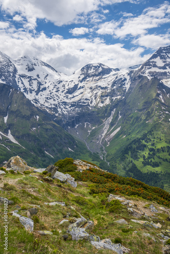 Autriche/paysage avec montagnes enneigées