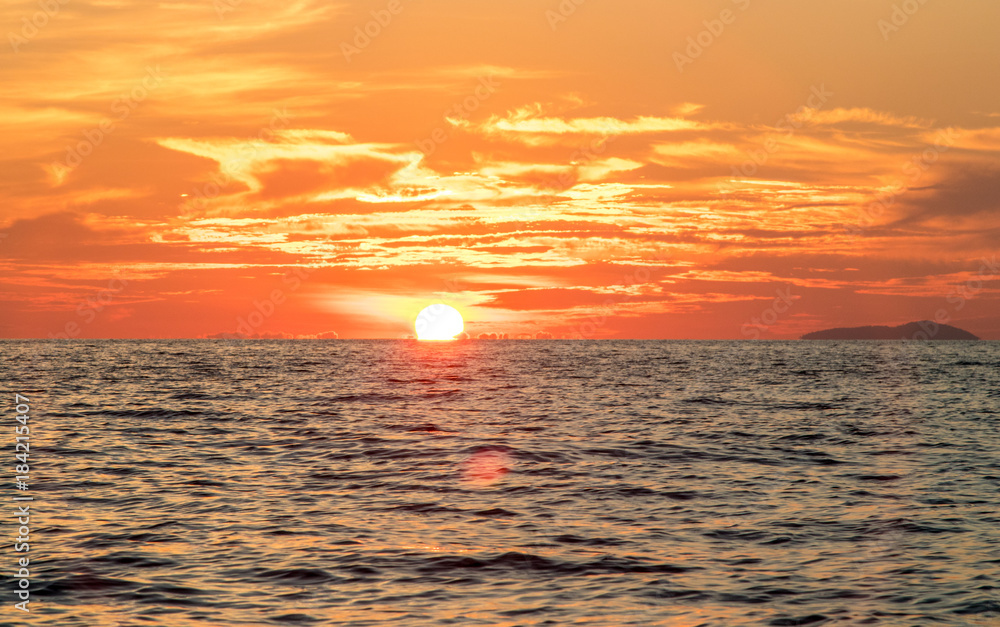 Obraz premium Sunset fView from Phi Phi Island