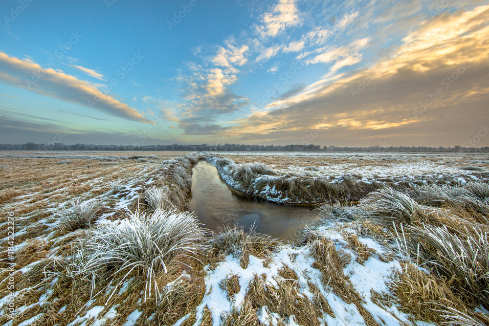 Φωτογραφία Frozen river in northern part of the province of Drenthe