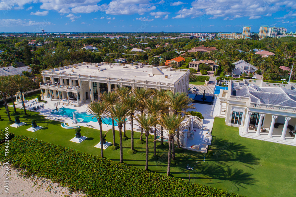 Fototapeta premium Multi million dollar mansions on the beach