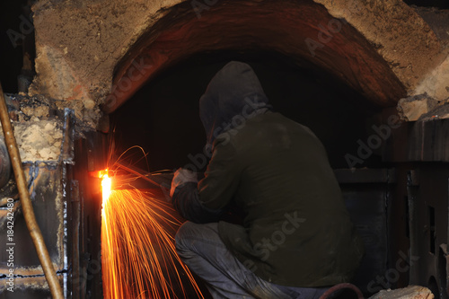 The workshop welder cuts metal