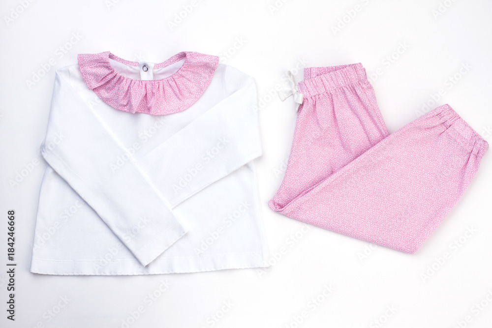 White and pink pajama set. Soft cotton jacket and loose-fitting pants with drawstring. Wear for good night's rest. White and pink pajama set. Soft cotton jacket and loose-fitting pants with drawstring. Wear for good night's rest.