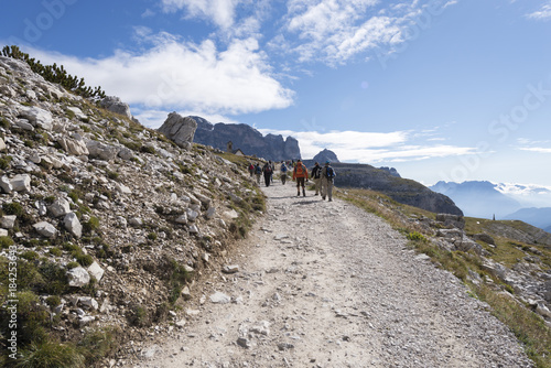 Italien, Dolomiten, Hochpustertal, Naturpark Drei Zinnen, Wanderweg von der Auronzo Hütte zu den Drei Zinnen.
