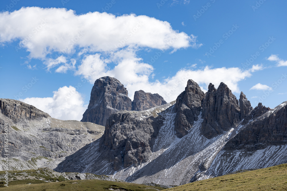 Italien, Dolomiten, Hochpustertal, Naturpark Drei Zinnen, Blick auf den Zwölferkofel 3094 m.
