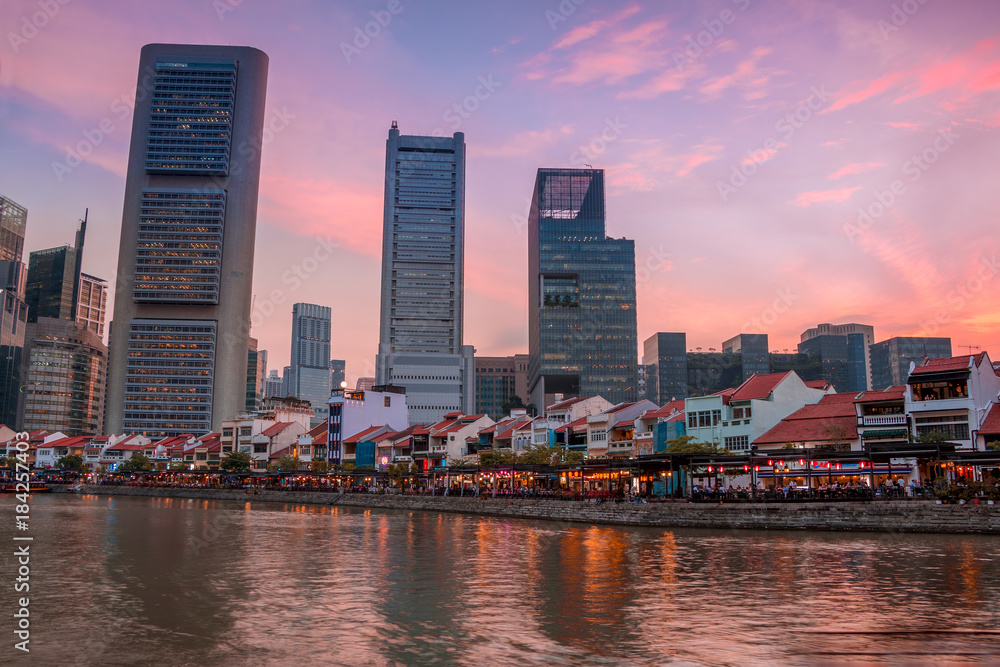 Fototapeta premium Evening in Chinatown of Singapore