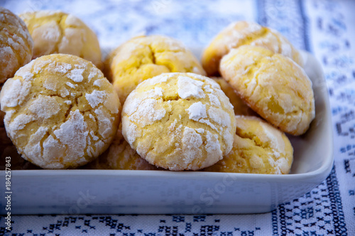 Homemade lemon cookies with cracks