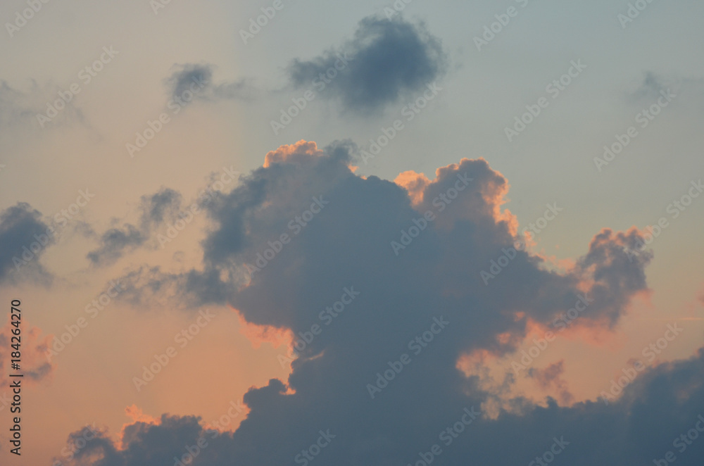 A cloud in the shapre of an elephant.