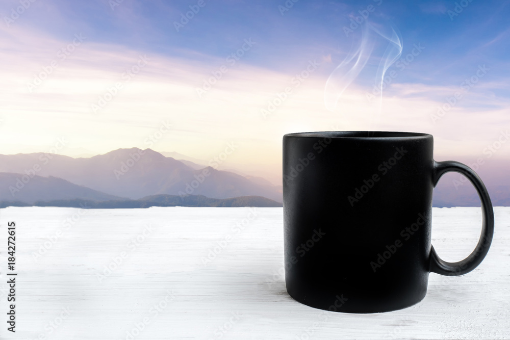 Obraz premium Mug of coffee cup in the morning and Great view of the foggy Beautiful landscape on mountain with nice sky.