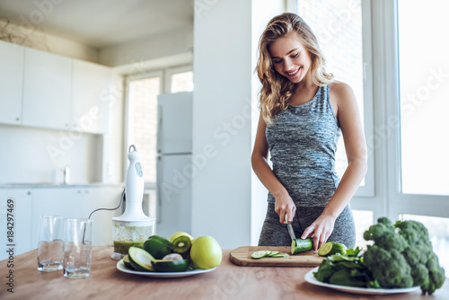 Sporty young woman with healthy food