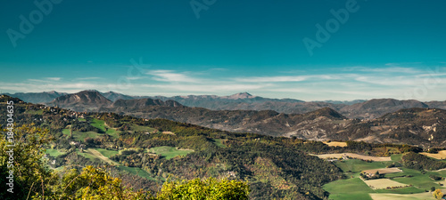 Tableau sur toile cultivated fields and woodlands mixed in the northern Apennines