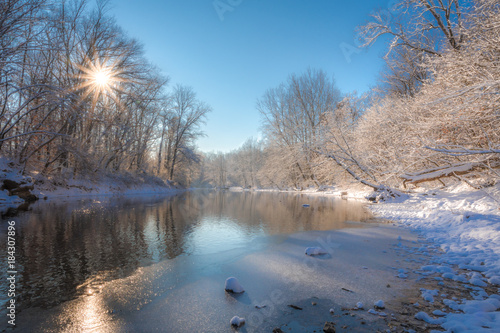 Fototapeta Naklejka Na Ścianę i Meble -  Winter scene on the creek