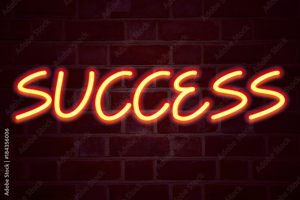 Obraz premium Success neon sign on brick wall background. Fluorescent Neon tube Sign on brickwork Business concept for Victory Triumph Good Result Favourable Outcome 3D rendered
