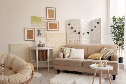 Φωτογραφία Modern room interior with stylish sofa