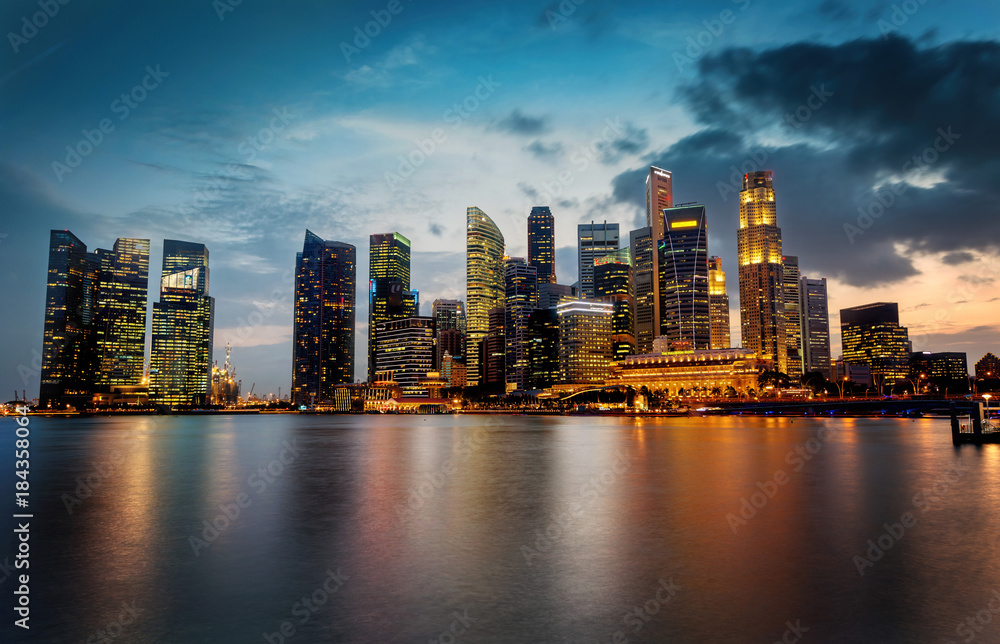Obraz premium Singapur Skyline w nocy