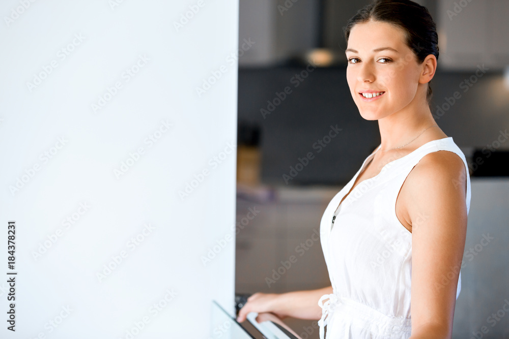 Obraz premium Beautiful woman portrait indoors