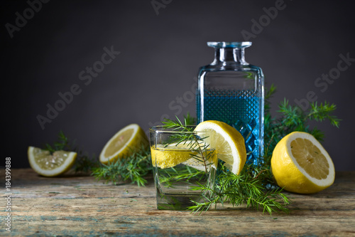 Gin with lemon slices .