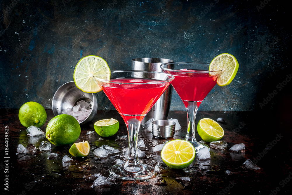 Red cosmopolitan cocktail with lime in martini glass, on dark rusty background copy space - obrazy, fototapety, plakaty 