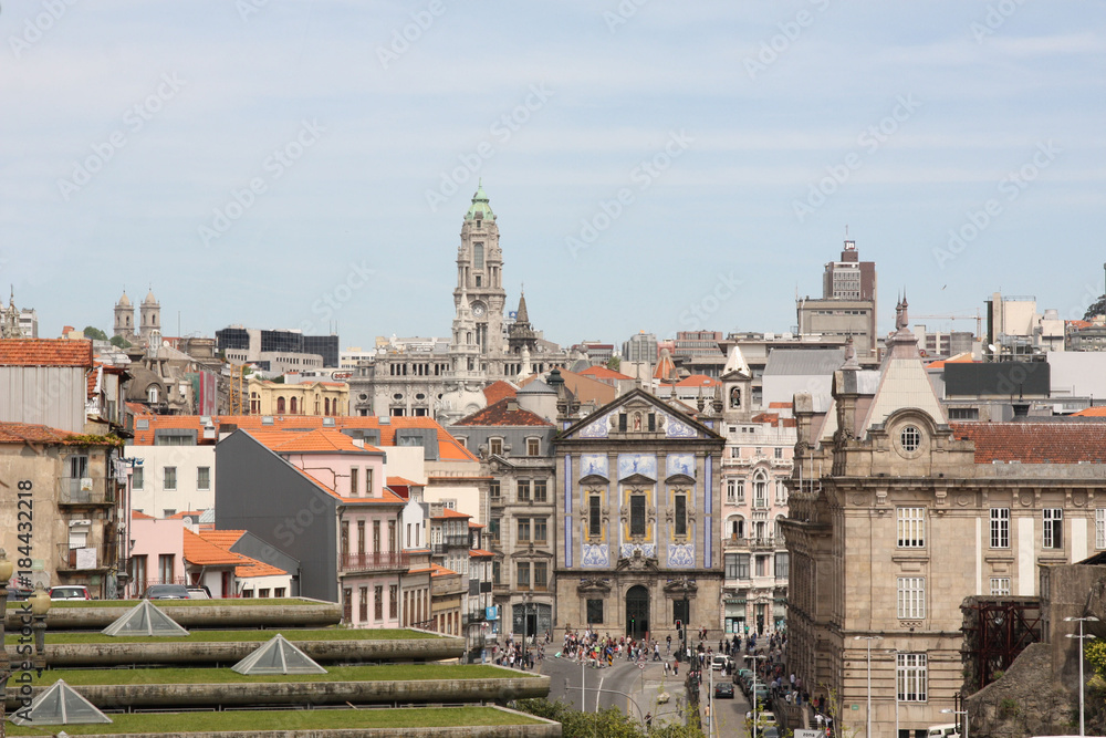 Portugal, façaders et tours de Porto