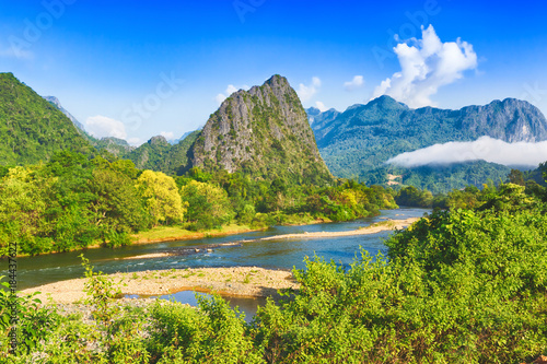 Fotografia Amazing landscape of river among mountains. Laos.
