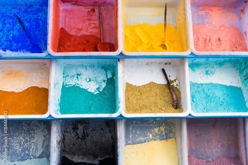 Color powders used in fabric dyeing