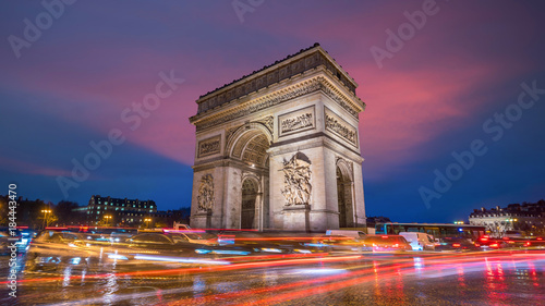 Fototapeta Naklejka Na Ścianę i Meble -  Famous Arc de Triomphe at twilight in Paris, France