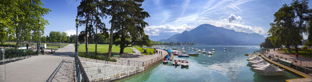 Panorama from lake Annecy