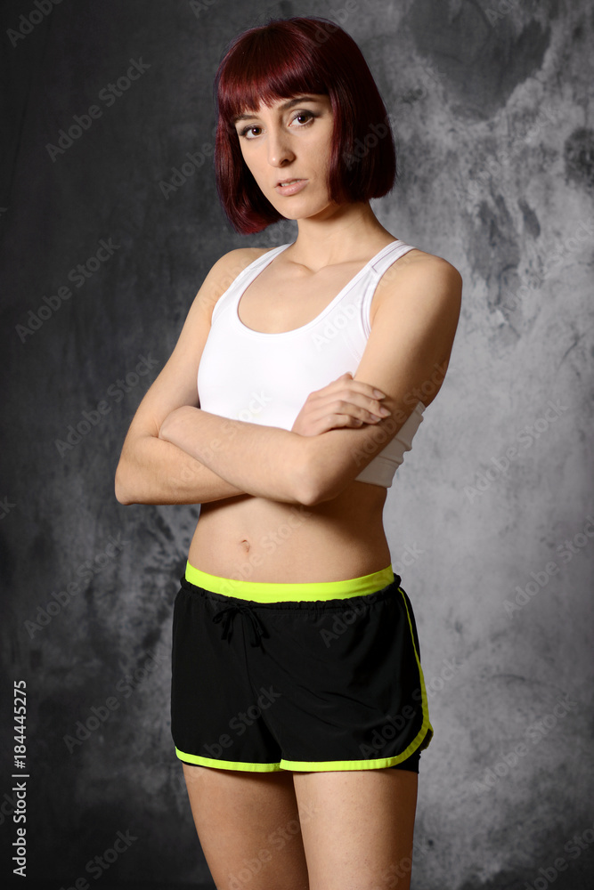Frau in Sportbekleidung für Sport, Workout, Fitness und Training Frau in Sportbekleidung für Sport, Workout, Fitness und Training