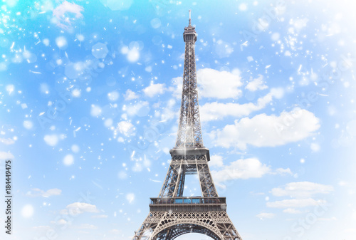 Fototapeta Naklejka Na Ścianę i Meble -  cityscape with famous Eiffel Tower at winter day, Paris, France