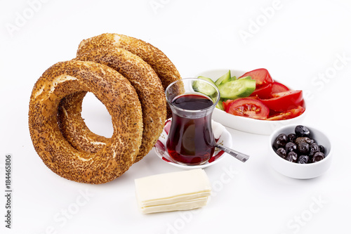 Kahvaltıda çay ve simit