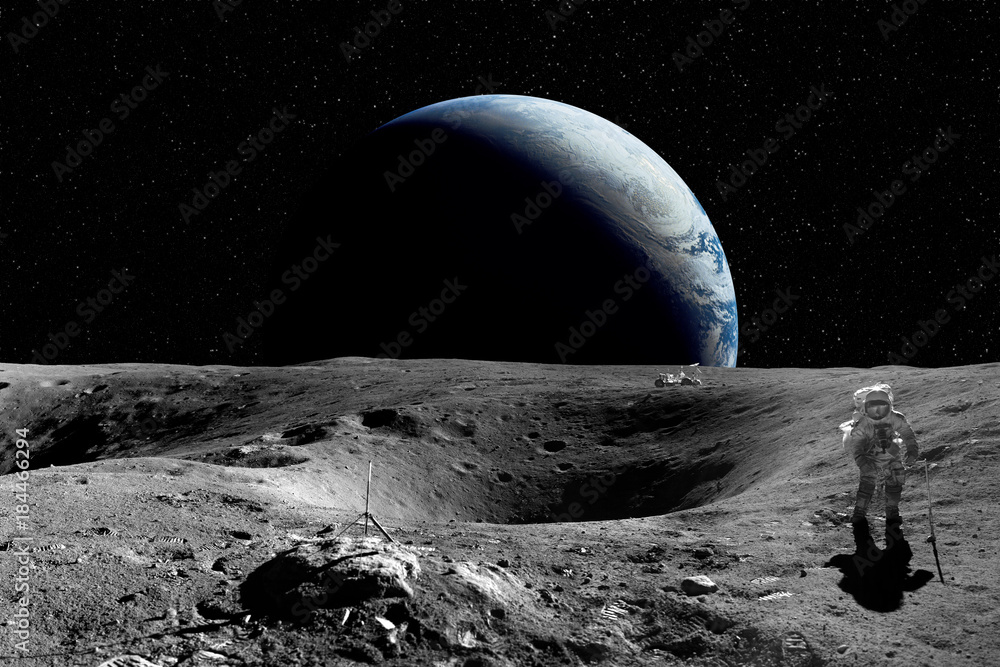 Fototapeta premium Astronauta na Księżycu. Planeta ziemia w tle. Elementy tego zdjęcia dostarczone przez NASA