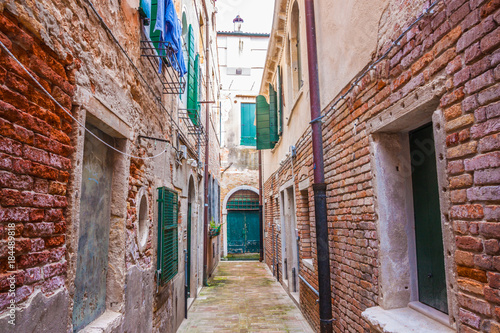 Fototapeta Naklejka Na Ścianę i Meble -  Colorful street in Venice, Italy