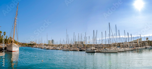 Obraz na płótnie Harbor in Barcelona, boats and yachts on turquoise water w salonie
